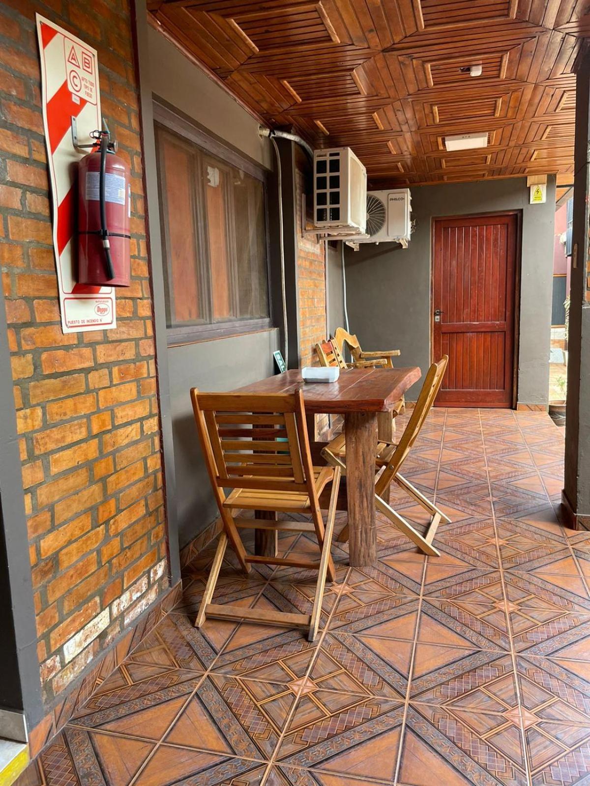 Residencial Arcoiris Hotel Puerto Iguazu Bagian luar foto