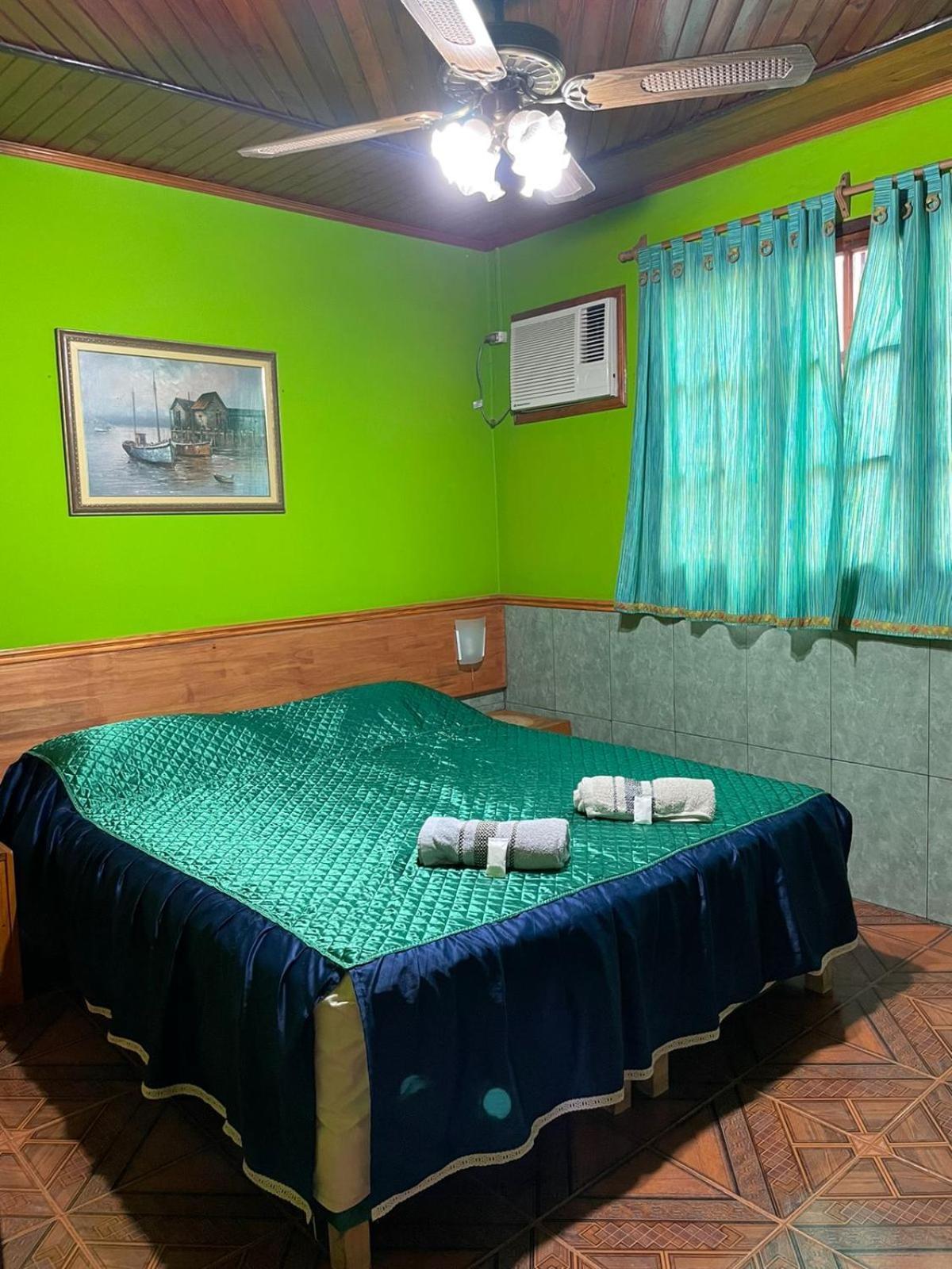 Residencial Arcoiris Hotel Puerto Iguazu Bagian luar foto