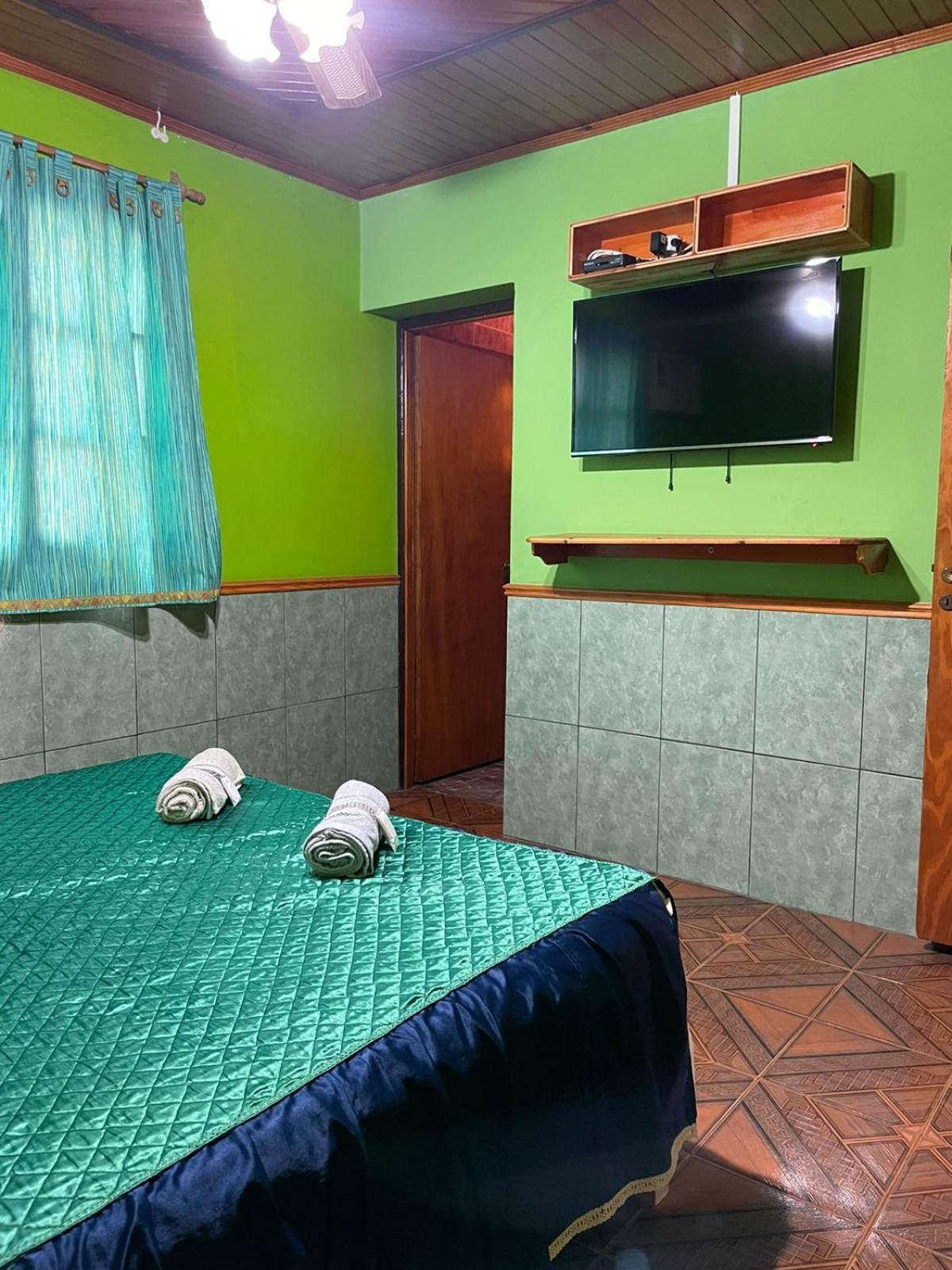 Residencial Arcoiris Hotel Puerto Iguazu Bagian luar foto