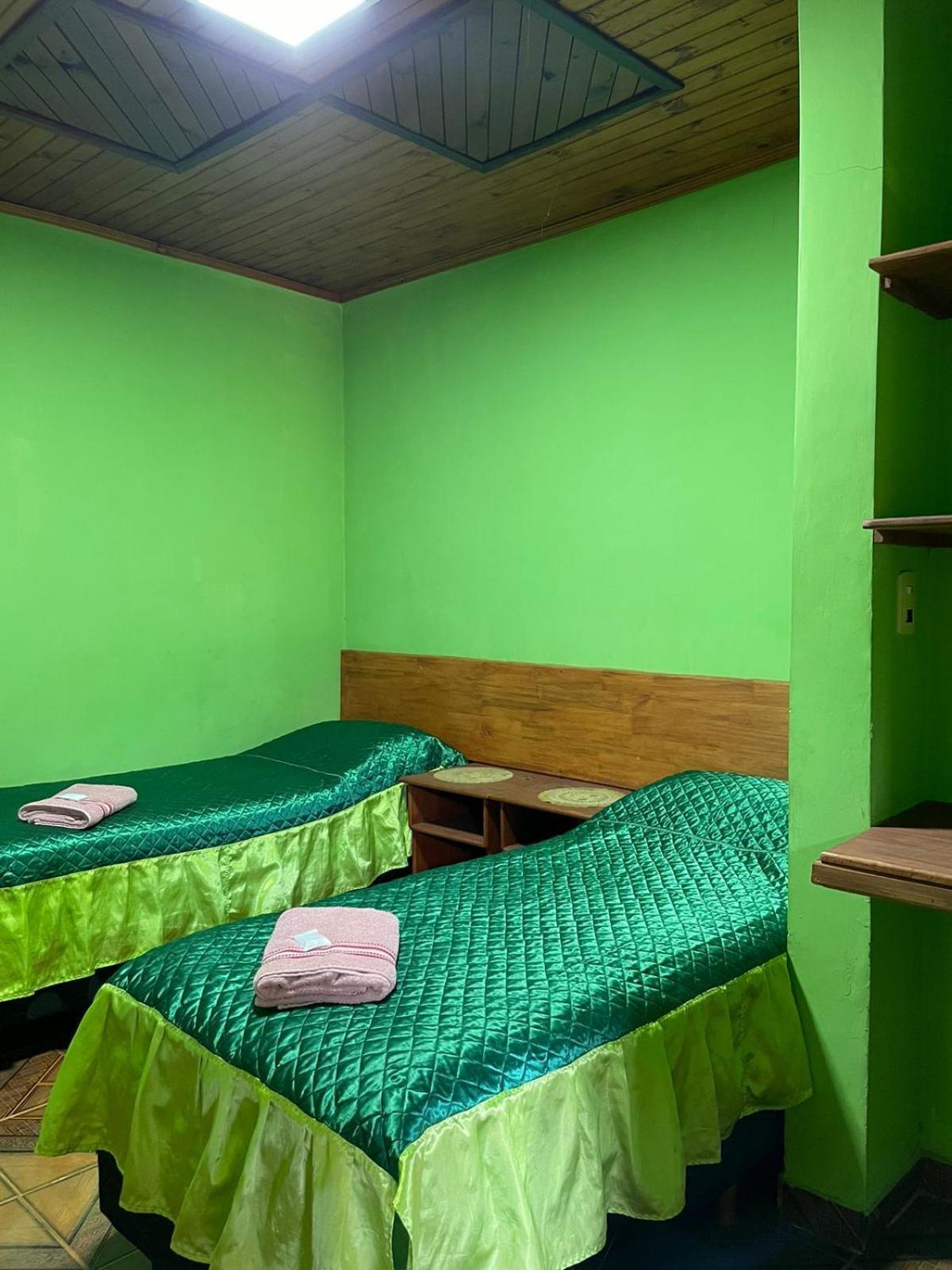 Residencial Arcoiris Hotel Puerto Iguazu Bagian luar foto