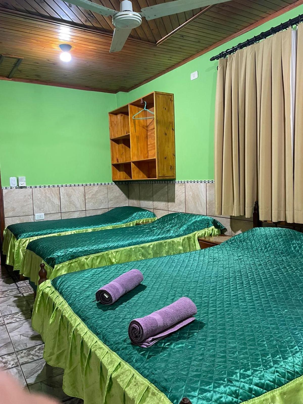 Residencial Arcoiris Hotel Puerto Iguazu Bagian luar foto