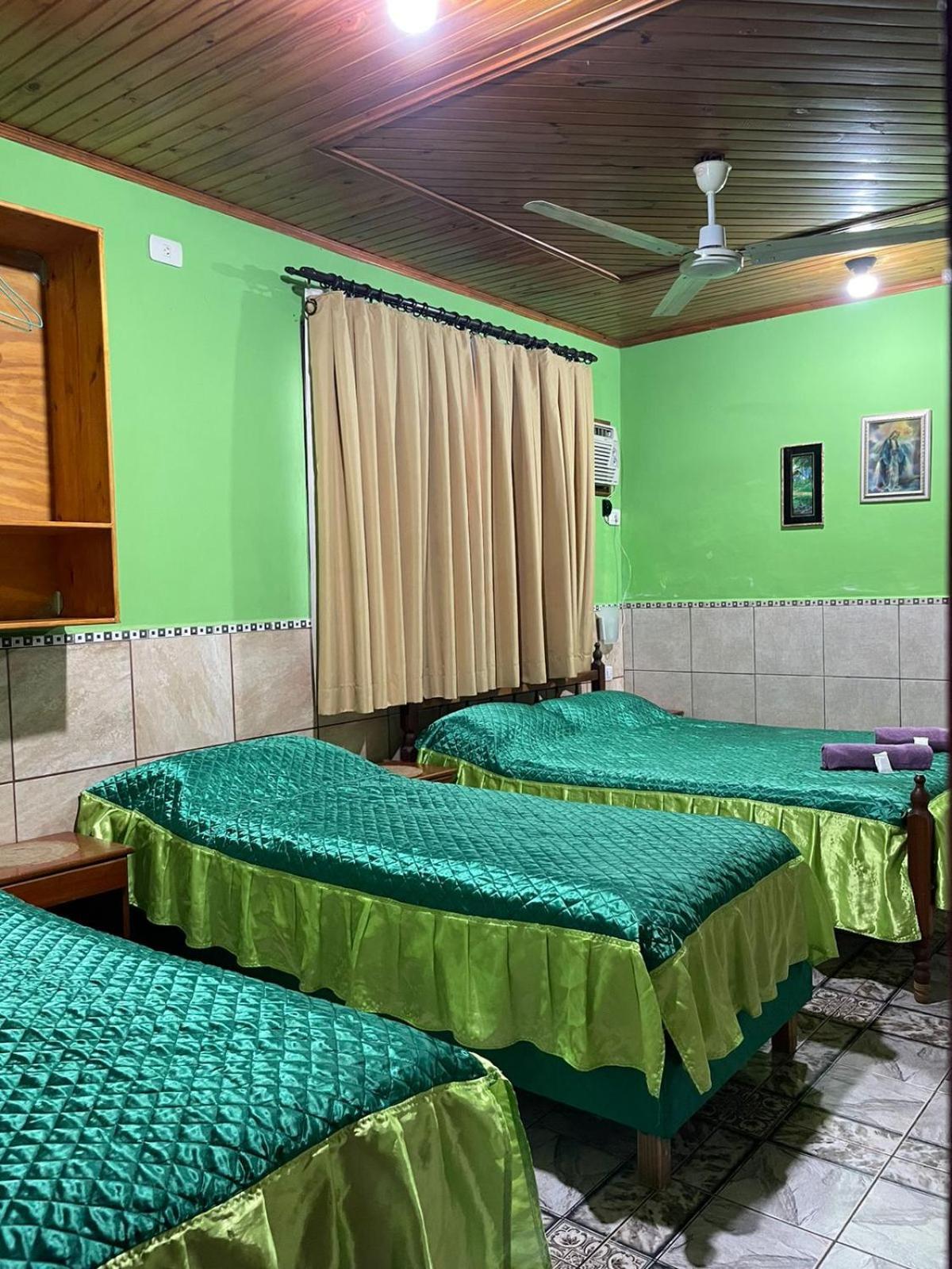 Residencial Arcoiris Hotel Puerto Iguazu Bagian luar foto