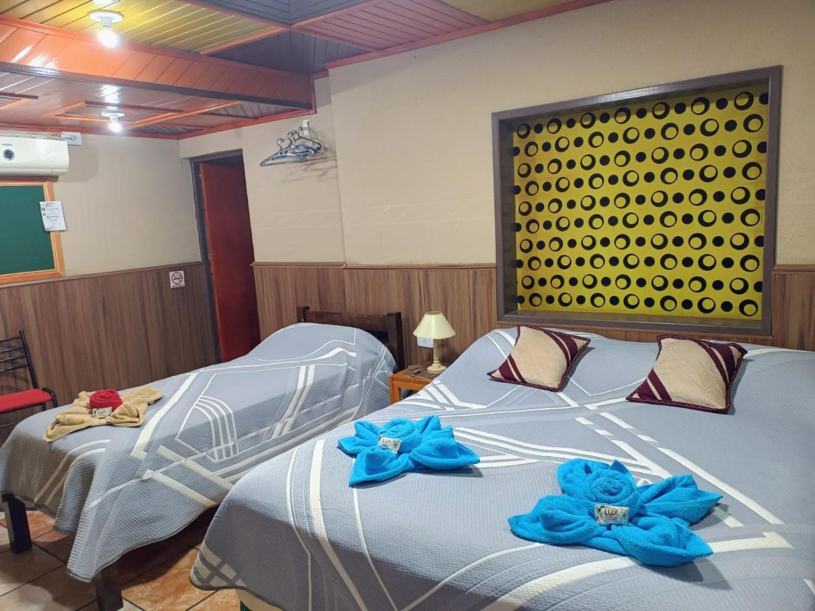 Residencial Arcoiris Hotel Puerto Iguazu Bagian luar foto