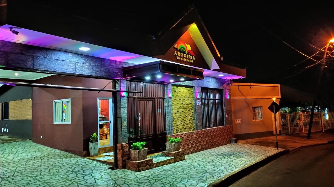 Residencial Arcoiris Hotel Puerto Iguazu Bagian luar foto