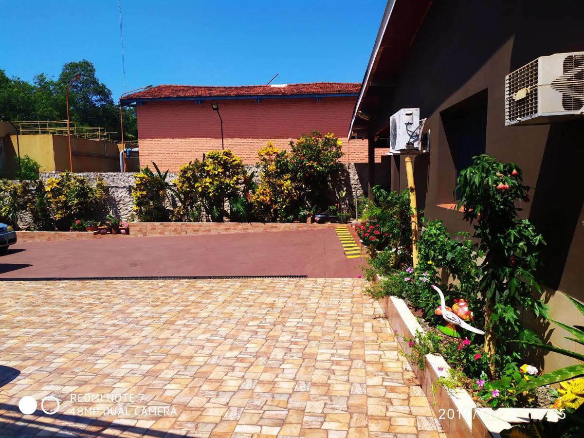 Residencial Arcoiris Hotel Puerto Iguazu Bagian luar foto
